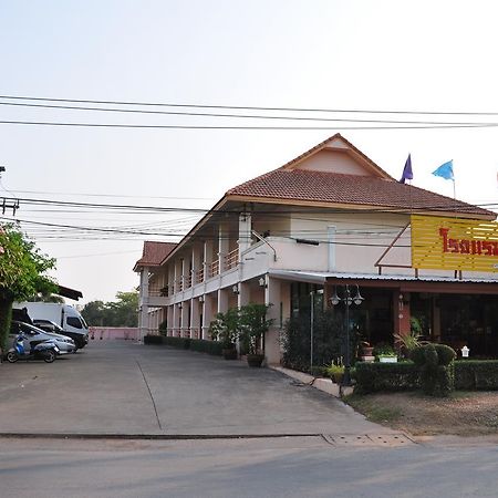 Poon Suk Hotel Kabin Buri Ngoại thất bức ảnh