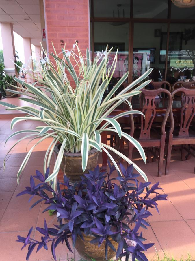 Poon Suk Hotel Kabin Buri Ngoại thất bức ảnh