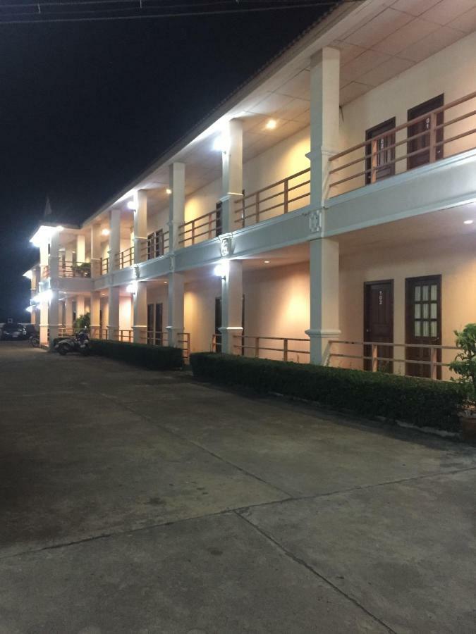 Poon Suk Hotel Kabin Buri Ngoại thất bức ảnh